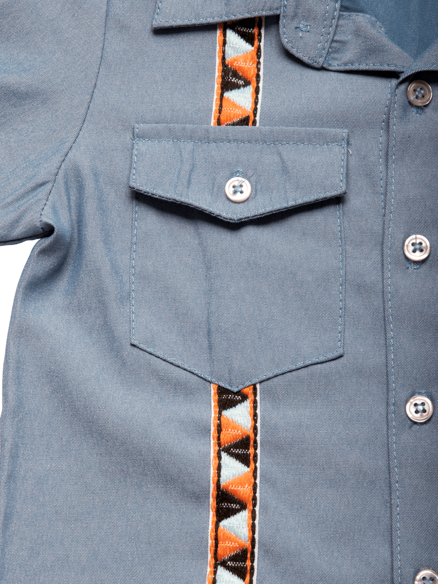 Baby wearing Mixed Up Clothing’s multicultural woven cotton short sleeve Hemd button-down shirt.